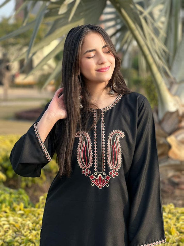 BLACK ROSE EMB LONG 2PC